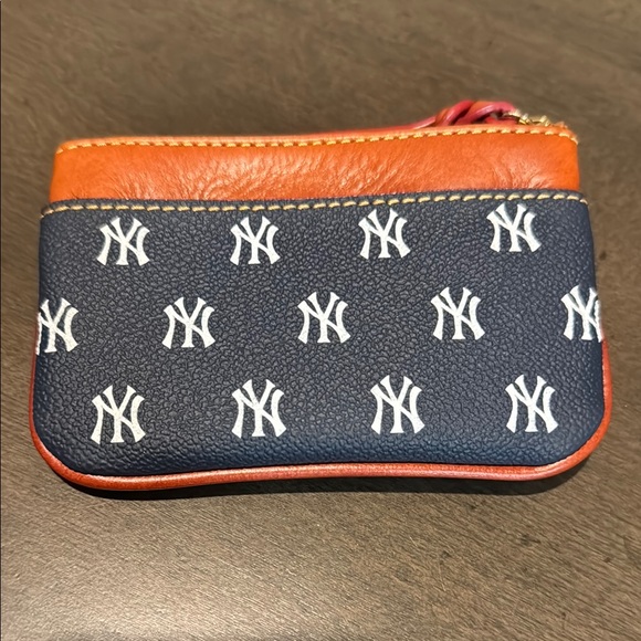 Dooney & Bourke NY Yankees Coin Case - NWOT - Picture 3 of 7